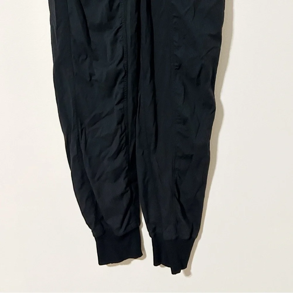 Lululemon Dance Studio Mid-Rise Pull On Jogger in Black size 4